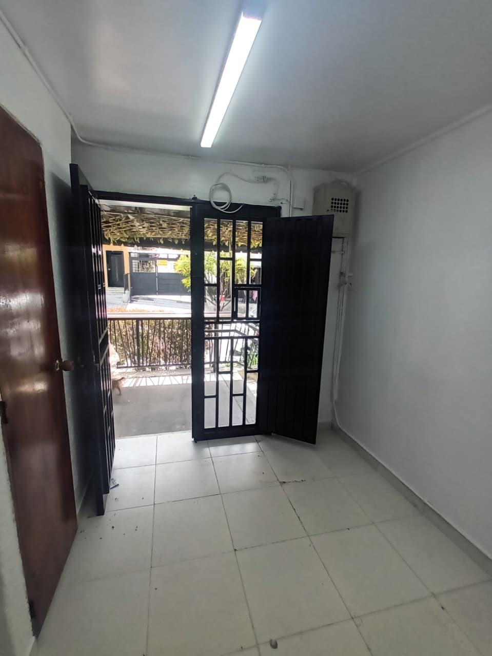 ARRIENDO LOCAL COMERCIAL PRIMER PISO – (EEP-1057) – MEDELLÍN | BARRIO CASTILLA